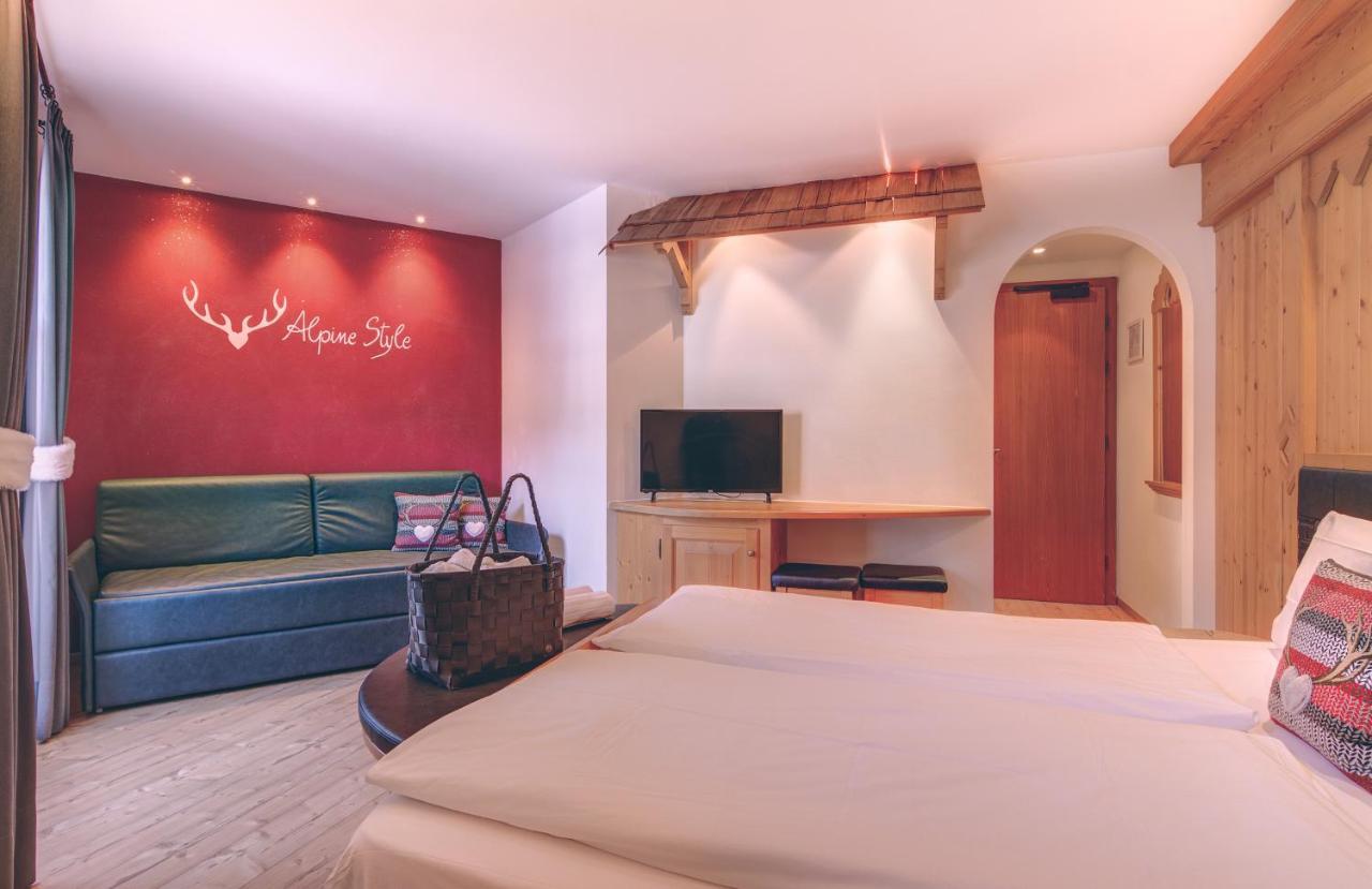 Hotel Madonnina Resort And Wellness Soraga Exterior photo